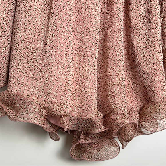 Saints + Secrets Long balloon sleeve leopard print blush romper size medium - Picture 6 of 10